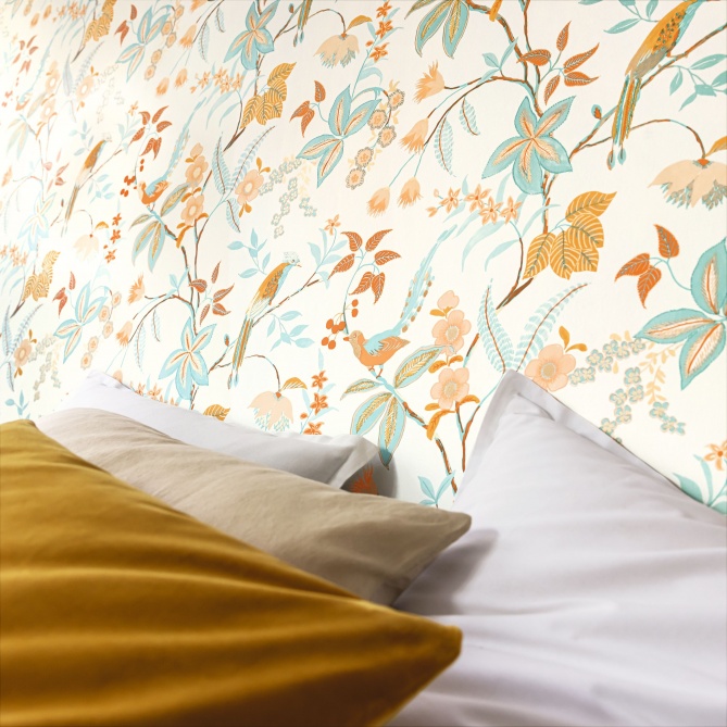 Papel Pintado Pájaros elegantes sobre follaje y flores - MINOTA 01 | MURAKE - 86121