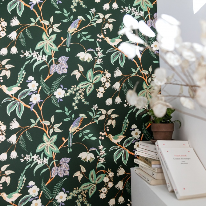 Papel Pintado Pájaros elegantes sobre follaje y flores - MINOTA 04 | MURAKE - 86124