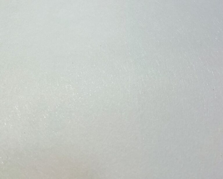 Reverso de un papel pintado de tejido no tejido (TNT)